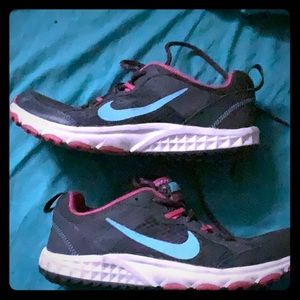 Women’s Nike wild trail running shoes size 7.5